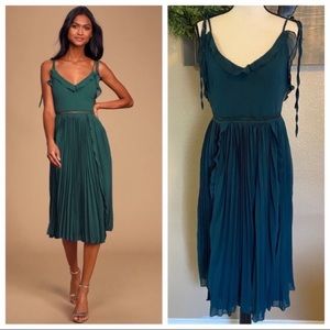 NWOT Lulus Never a Dull Moment Emerald Green Pleated Tie-Strap Midi Dress